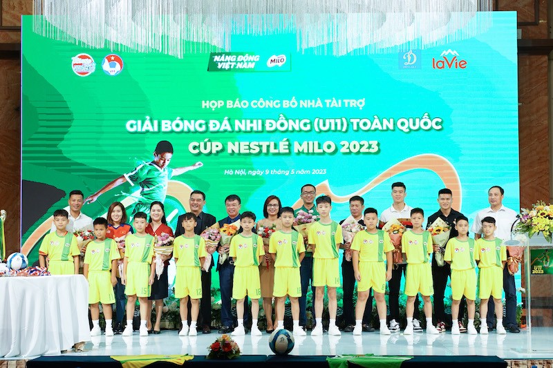 la-san-choi-lanh-manh-nham-phat-trien-phong-trao-bong-da-lua-tuoi-nhi-dong-giai-bong-da-nhi-dong-u11-toan-quoc-cup-nestle-milo-2023-duoc-mong-doi-se-mang-den-nhung-khoanh-khac-thi-d-1683632736.jpg