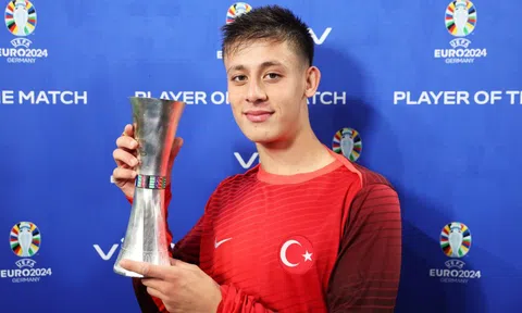 Gu mặc của cầu thủ 'đẹp trai nhất Thổ Nhĩ Kỳ'